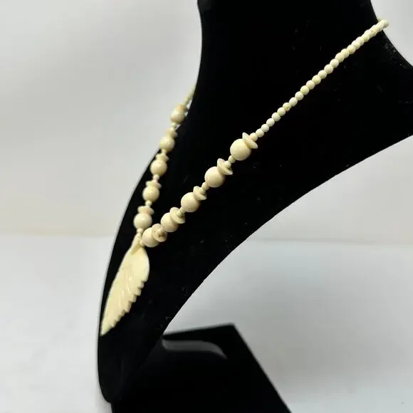 Vintage 70s Carved Bone Beaded Leaf Pendant Necklace Tribal Cream - Picture 4 of 8